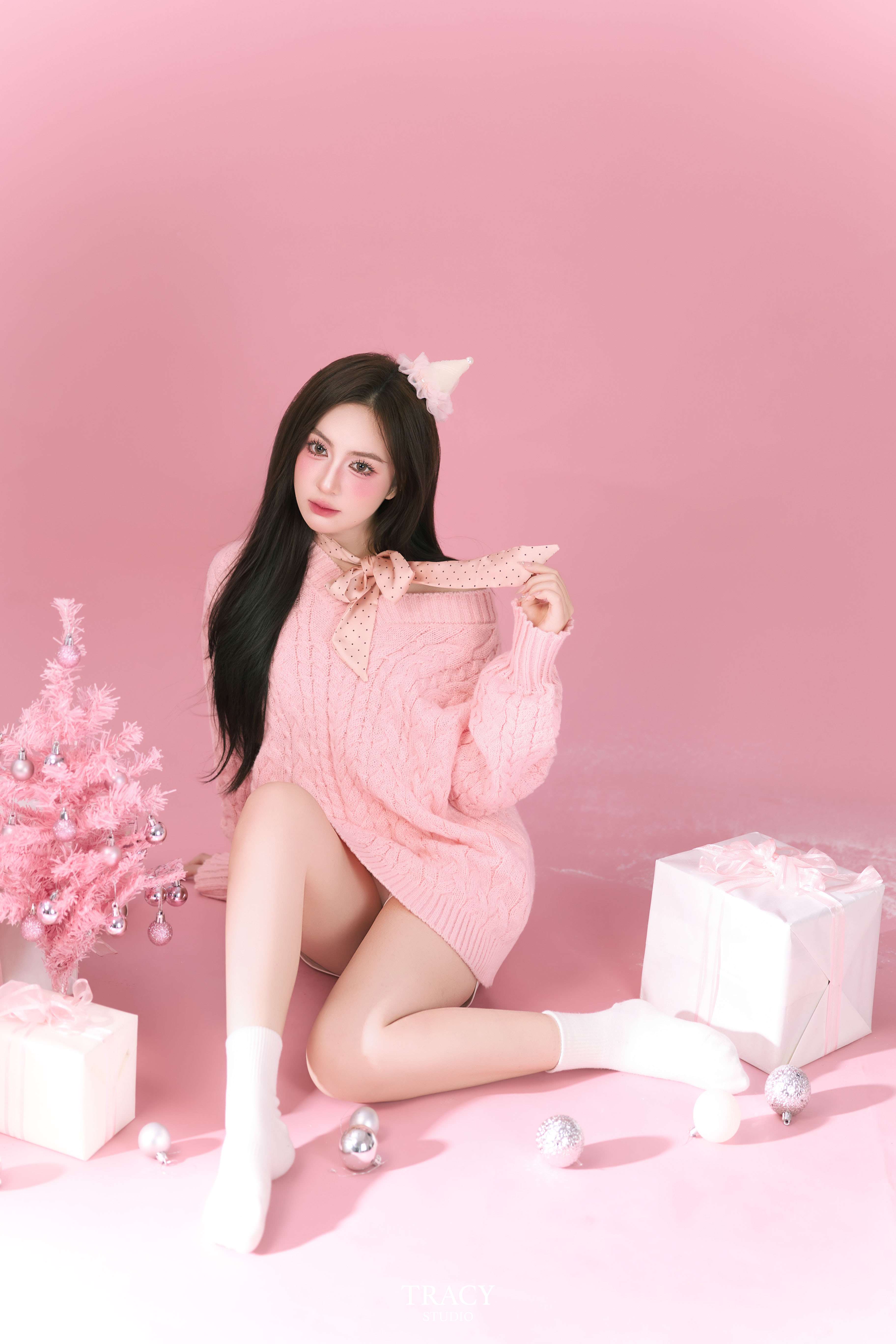 frontend/img/gallery/anh-giang-sinh/tracy-studio-chup-concept-noel-pink (4).jpg